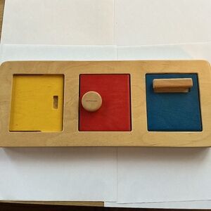 MontiKids Open and Close Box